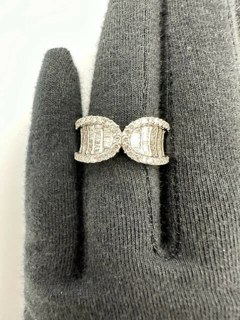 C.B.E. INC | RINGS CONCAVE DIAMOND BAGUETTE RING